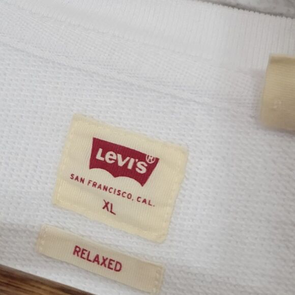 Levis NWOT crew neck sweatshirt - Picture 12 of 14